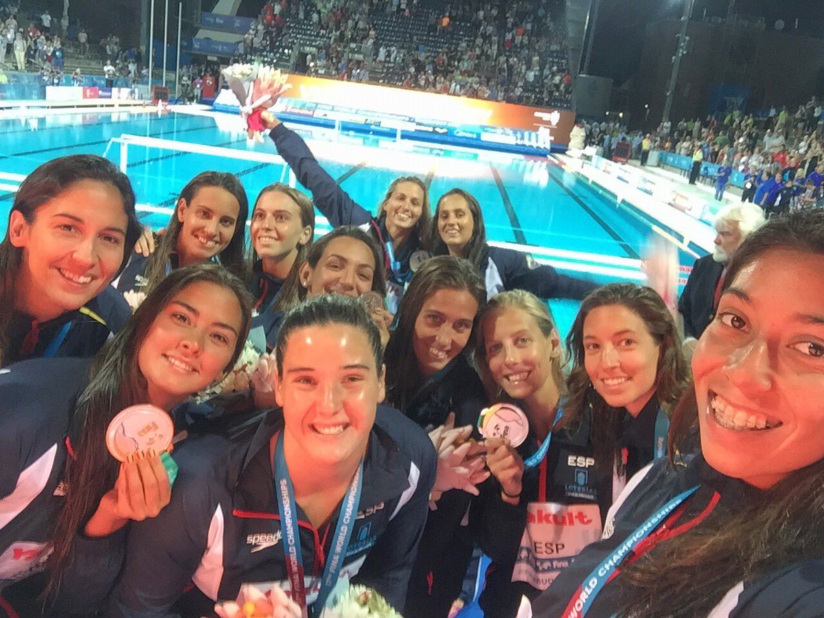 MatiOrtizReyes's tweet photo. ¡PLATA MUNDIAL! 🤽🏽‍♀️
¡¡GRACIAS A TODOS!!

#finabudapest2017 #waterpolo #spainwpfem https://t.co/eoc69FOkqV