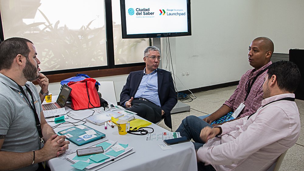 Expertos guían a los startups en sus emprendimientos #GoogleLaunchpadPA <a href="/Google/">Google</a> <a href="/CiudaddelSaber/">Ciudad del Saber</a> <a href="/innovaCDS/">Centro de Innovación</a>