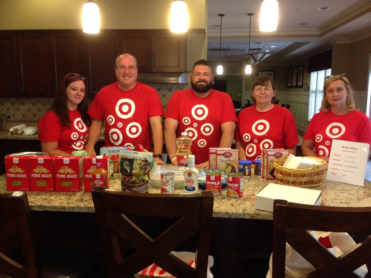 daveevad31's tweet photo. 1475 and 2295 cooking dinner for 20 families at the Central NY Ronald McDonald house@eglotch https://t.co/qMxS0b1uTM
