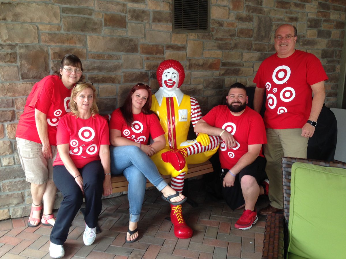daveevad31's tweet photo. 1475 and 2295 cooking dinner for 20 families at the Central NY Ronald McDonald house@eglotch https://t.co/qMxS0b1uTM