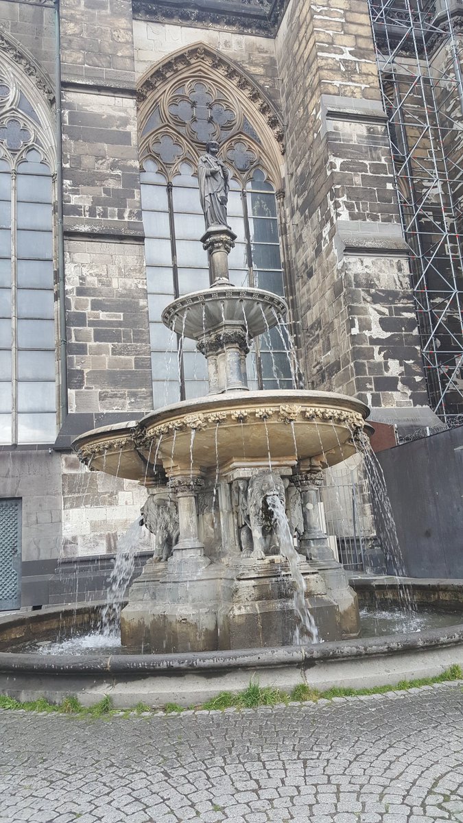 REKENAMUNT6's tweet photo. Catedral de Colonia #Alemania #VCFplanet #OnTourMúscica #Kerkrade #Holanda para y pequeña visita en Colonia siempre and @valenciacf #Amunt https://t.co/tNt2PIRtQJ