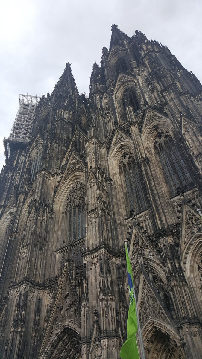 REKENAMUNT6's tweet photo. Catedral de Colonia #Alemania #VCFplanet #OnTourMúscica #Kerkrade #Holanda para y pequeña visita en Colonia siempre and @valenciacf #Amunt https://t.co/tNt2PIRtQJ