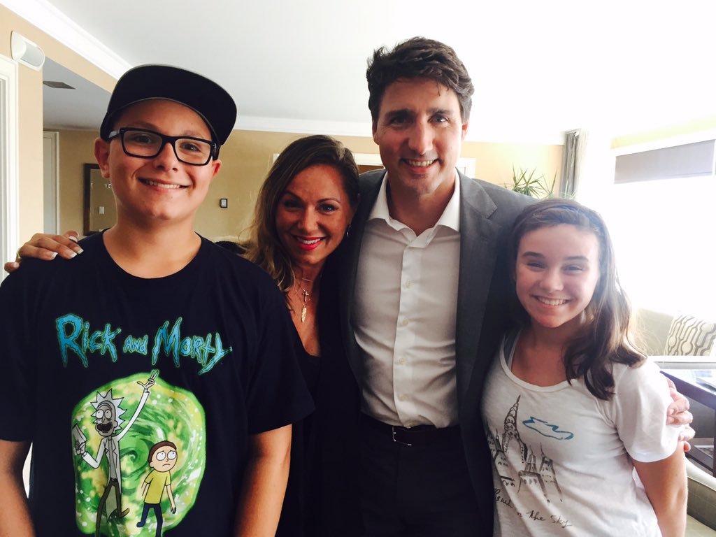 amandapapa's tweet photo. So Awesome ~when you're on #vacation with your kids &amp; we run into our #PrimeMinister !Thanks @JustinTrudeau for sharing this moment with us! https://t.co/HW9Pj5dYiU