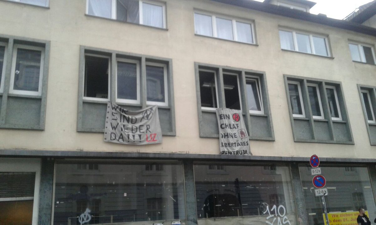 SQUATBN's tweet photo. Kommt in die Rathausgasse zur Unterstützung! 
#keinschlafohne https://t.co/1h0hiyULIr