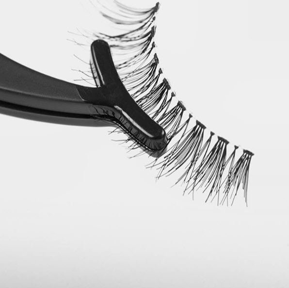 KissProducts's tweet photo. Any moment now you can start fluttering your flare #KISSlashes #naturallashes #Ritzylashes https://t.co/AuELCSiyFM