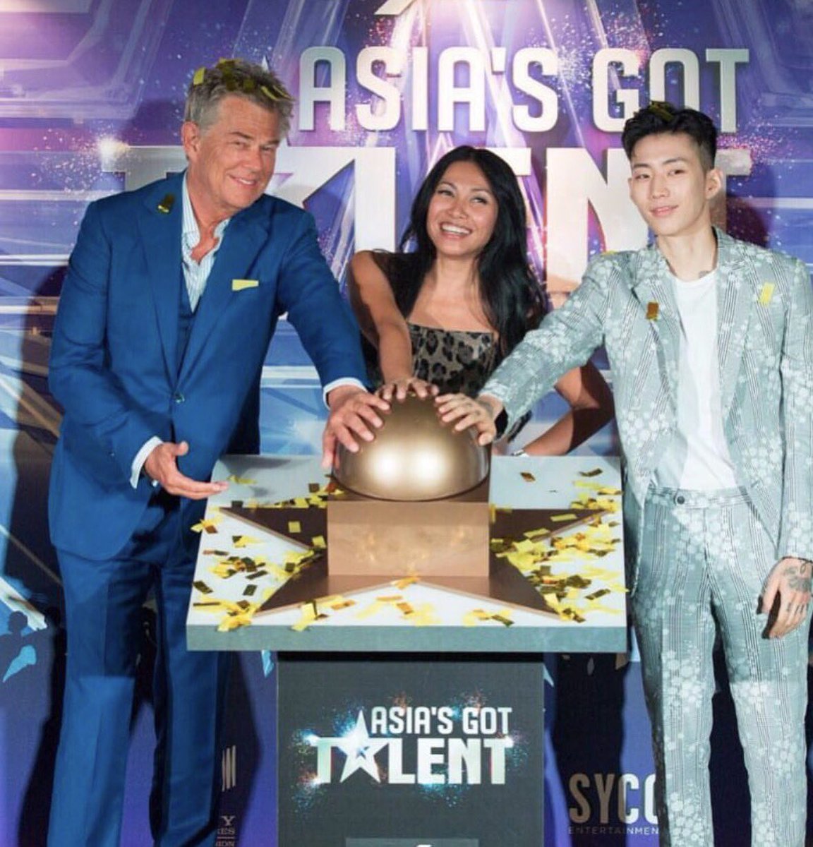 officialdfoster's tweet photo. 🎼Let the season begin @asiasgottalent! #AsiasGotTalent https://t.co/HXMSFu6EWZ