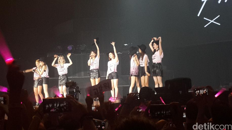 detikcom's tweet photo. Kejutan! SNSD akan Tampil di Perayaan Kemerdekaan di Monas https://t.co/JoFoOnhHBy via @detikhot https://t.co/t9gEeWrCQG