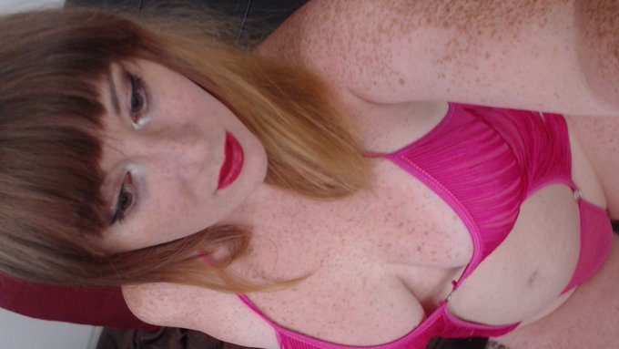 AM feeling pretty in pink! Come join me for some play! Live now At https://t.co/yWY88rAE4F https://t<a href="/tag/mvsales"class="tags"><span>#mvsales</span></a>