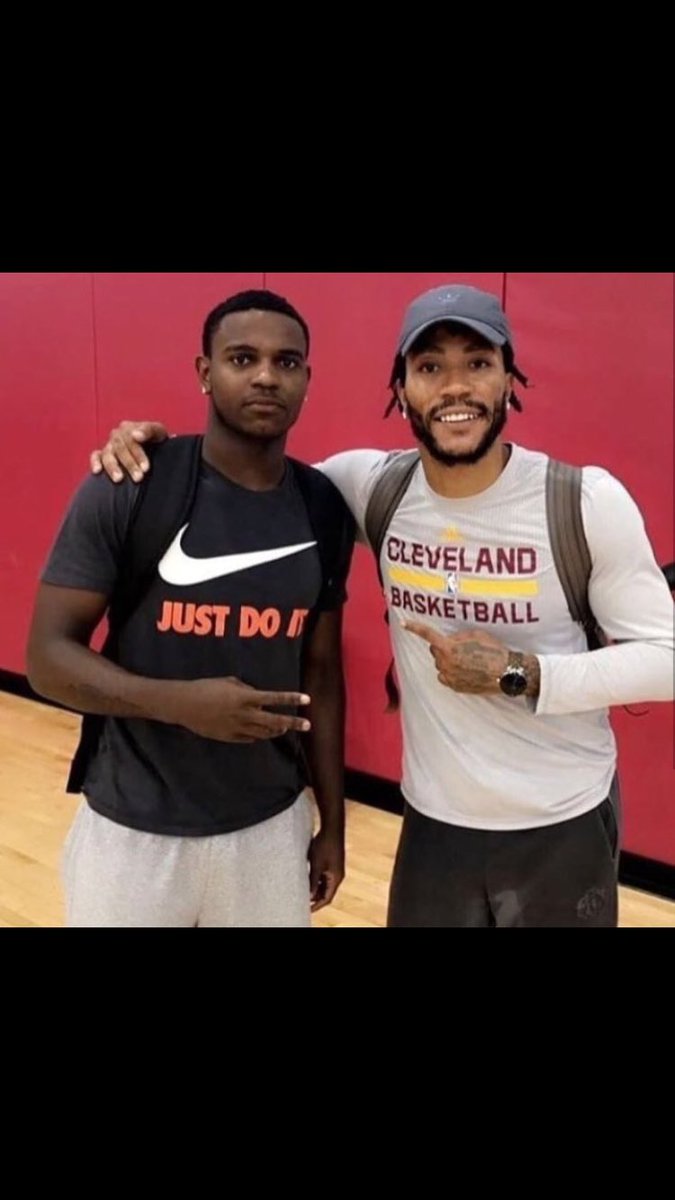 CavsFRA's tweet photo. C'est bête mais même si je sais qu'il est cramé. Que ces genoux vont sûrement lâcher. Je suis impatient de voir D.Rose a l'œuvre https://t.co/dnCUCLLZDJ