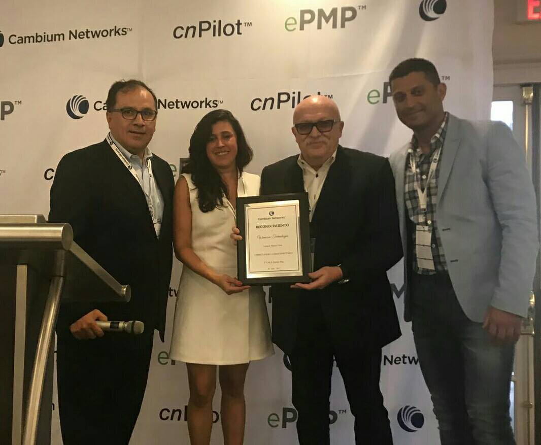 cambiumcala's tweet photo. Cambium Networks CALA le da un reconocimiento por su gran labor a WINNCOM TECHNOLOGIES, CORP. 👏 #conectandolodesconectado #winncom https://t.co/FVnCG5UCne
