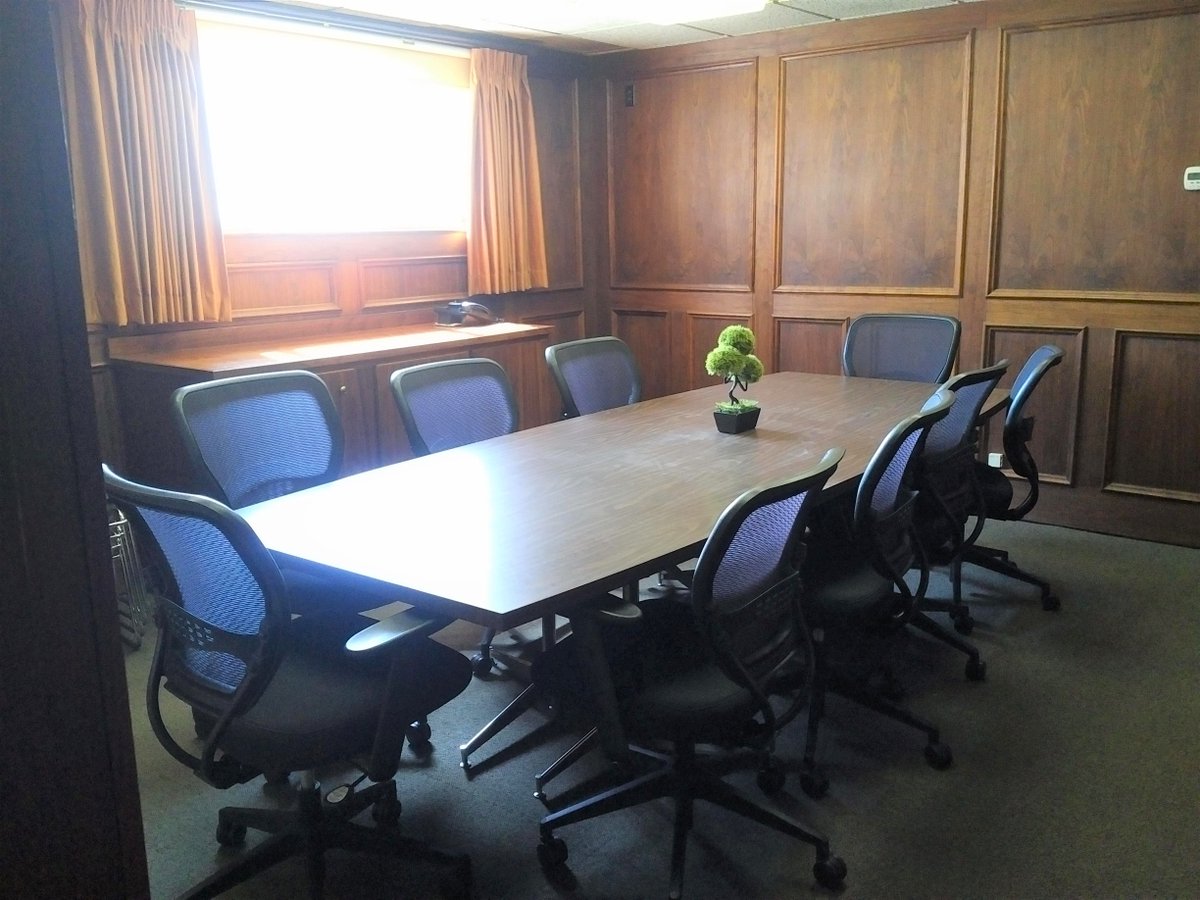 district_53's tweet photo. We are selling some of the office furniture. $100 desk; $20 for book shelves and filing cabinets @district_53 kelly@district53.ca https://t.co/une4cFZ0ap