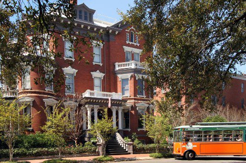 Frommers's tweet photo. Prepare to be spooked at one of the #USA's top 10 haunted hotels: https://t.co/qZSzSyOWyS https://t.co/lAcigE1oar
