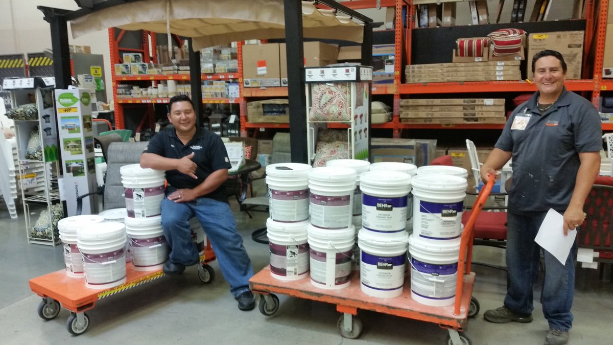 1175421don's tweet photo. Great partners  flowing the paint out to our customers from team 1701 @fatiyamasaki @maeshalyn @FranMareko @FJoanou https://t.co/WjSB5pt4kL