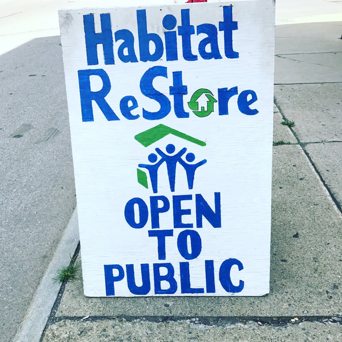 HabitatBuffalo's tweet photo. Did you know that every purchase at the @BuffaloReStore helps to fund our mission of building homes? #webuildbuffalo https://t.co/6mL4AMgZ1x