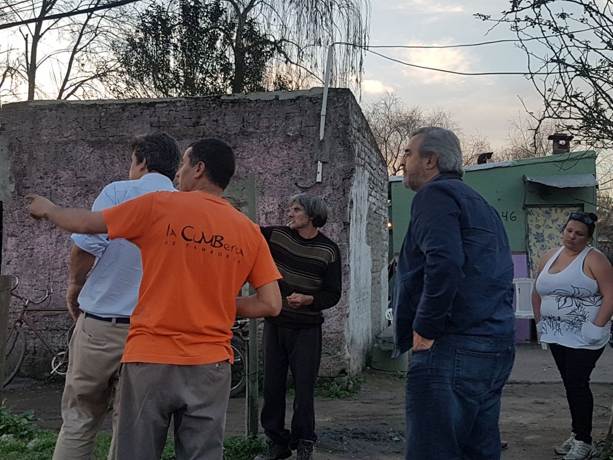 alianzauy's tweet photo. En Barrio Roberto Mariano de San José, @jorgewlarranaga y @cdcamy junto a vecinos, interiorizandose de la situación. https://t.co/JHLucrq4a3