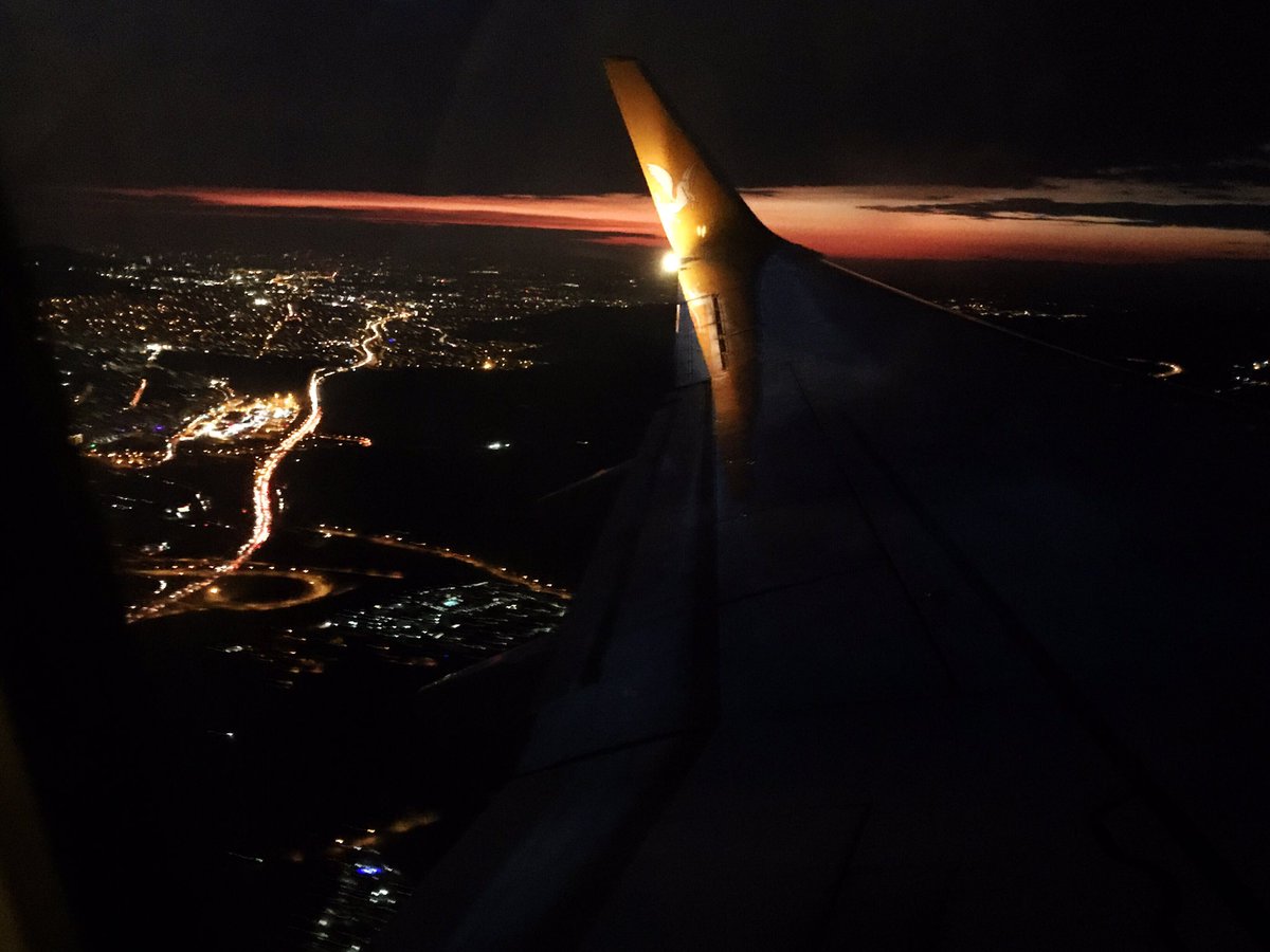straffejuf's tweet photo. Sunset İstanbul from the plane...
#sunsetfreak https://t.co/KeCOmbh77a