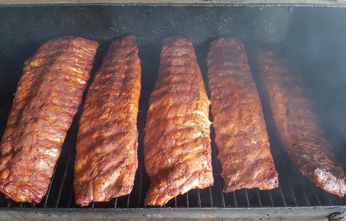 BuzzedBoarBBQ's tweet photo. Ribs are on! https://t.co/6d01tsO91B