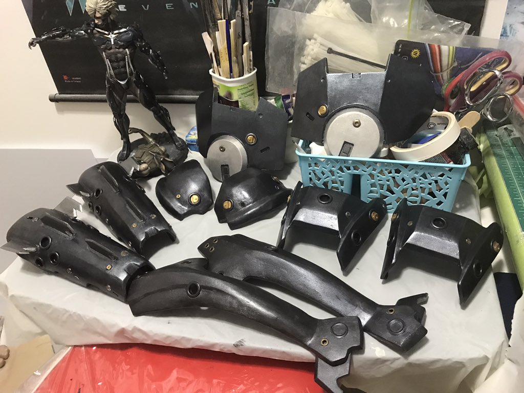 ShioriRaiden's tweet image. Finish painting these parts of #raiden #mgrraiden! #handmade  moving on to work on the rest of Raiden!^^
