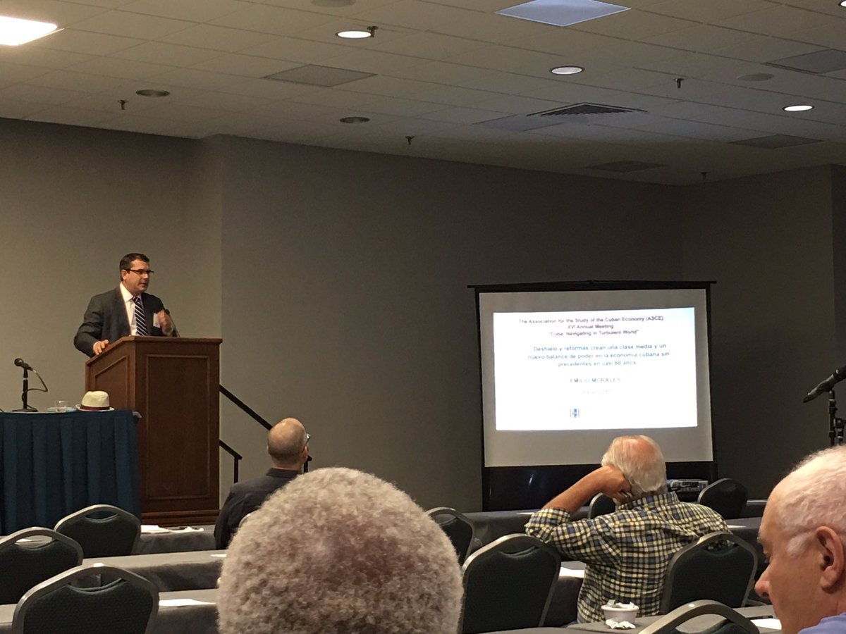 CEConvivencia's tweet photo. "Deshielo y reformas crean una clase media y un nuevo balance de poder sin precedentes en casi 60 años" ponencia @targetemilio en #ASCE2017 https://t.co/pPBPc0AxwH