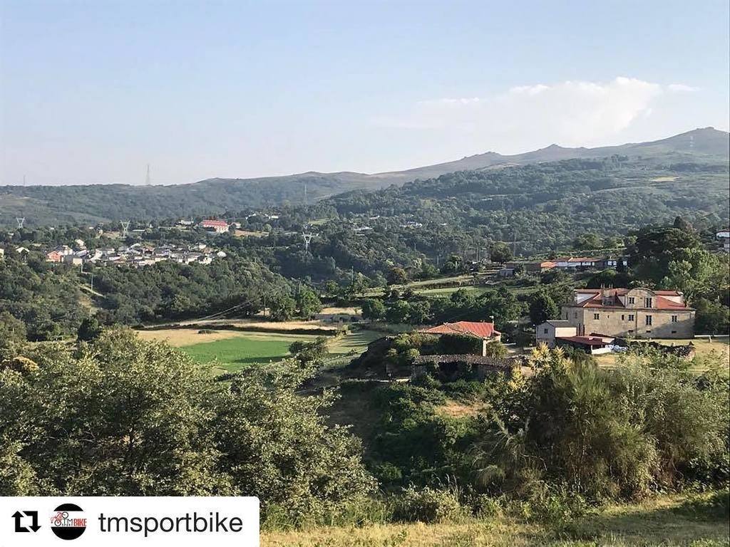 PazoBarbeiron's tweet photo. Así se ve o Pazo desde as bicicletas con asistencia eléctrica de @tmsportbike Aluga a túa durante a estancia connosco :) https://t.co/gPj5aGRwaL