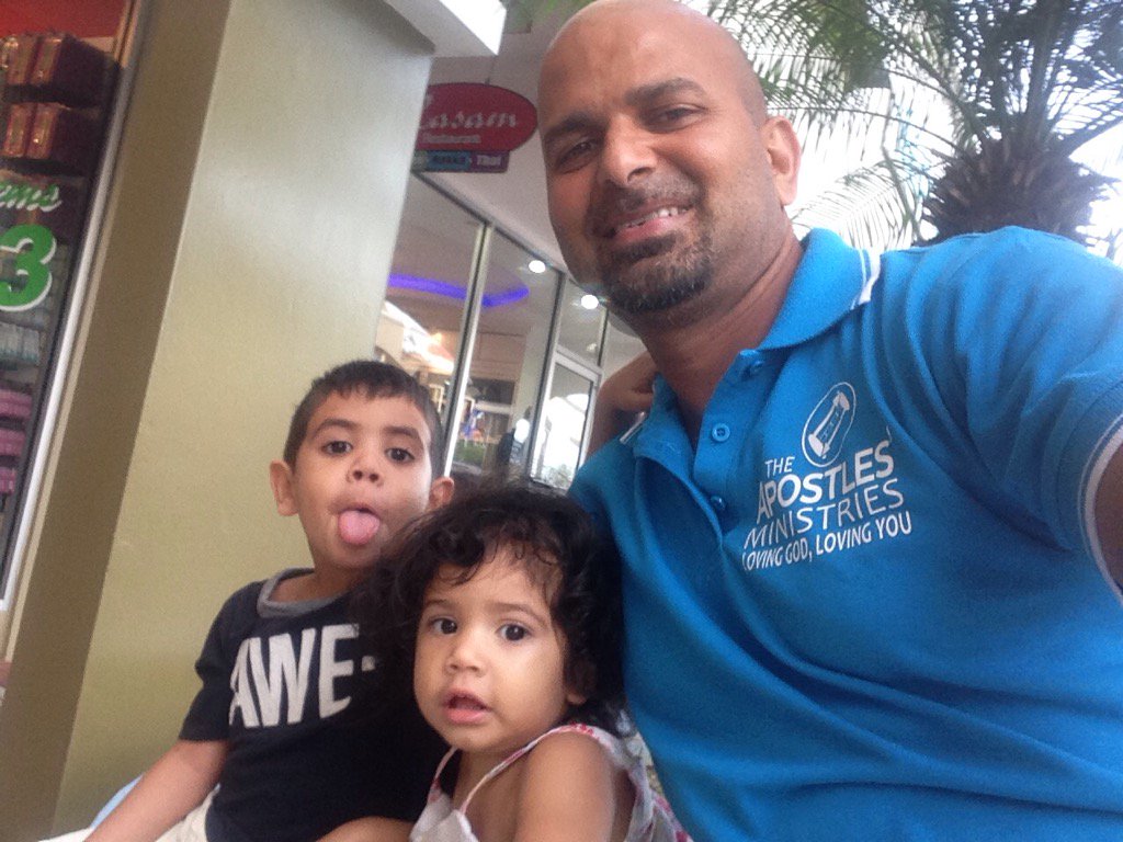 hramdeen11's tweet photo. Liming with the liddos https://t.co/cqOACUqEut