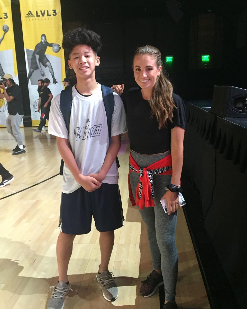 RADeMitaPics's tweet photo. Rachel taking pics with fans at #radidas #LVL3 in Vegas yesterday. 👏🏽 https://t.co/0DFlUiJxTk