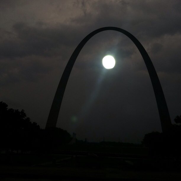 spacenow2065's tweet photo. It's known as the "Gateway to the West." We like to think of it as the gateway to the future. #hope #unity_of_purpose #moon_mission #explore https://t.co/sxWZhvuJzT