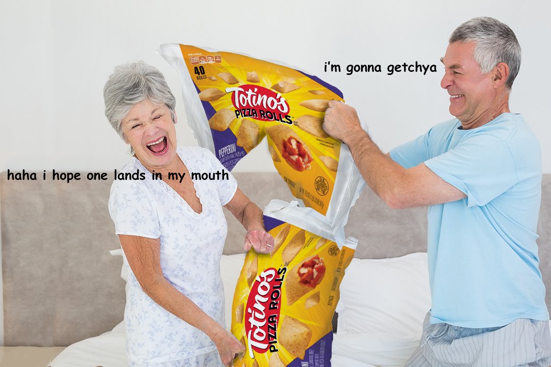 totinos's tweet photo. PILLOW FIIIIIIIIIGHT!! https://t.co/qBP6Nriset