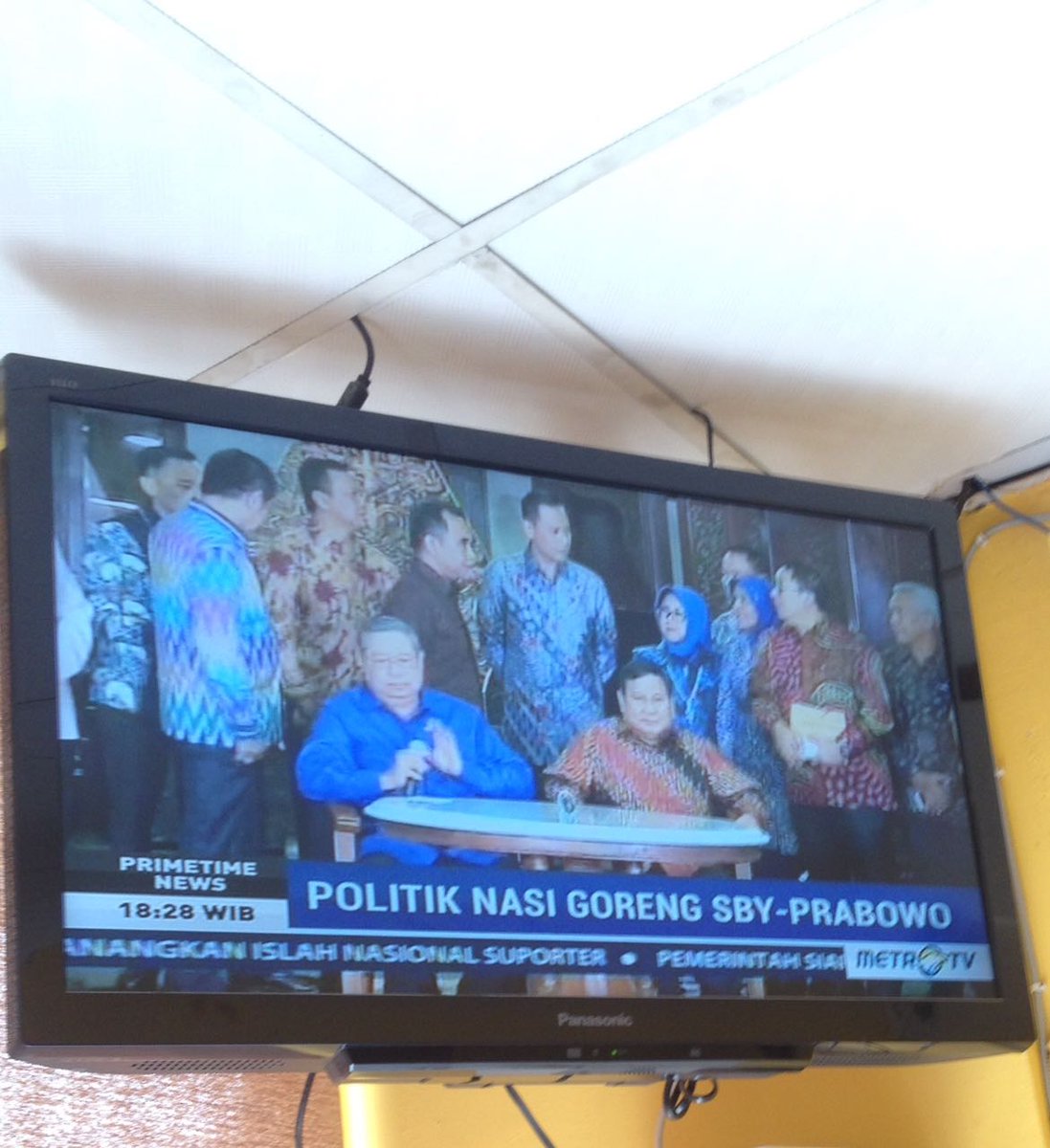 boweh_simana's tweet photo. Maksud #metrotipu apa ini? #politiknasigoreng #mungkin #kebakaranjenggot #sayapilihprabowo #dulujokowi #saatnyapilihprabowo #macanasia https://t.co/FFPYb4Q0U3