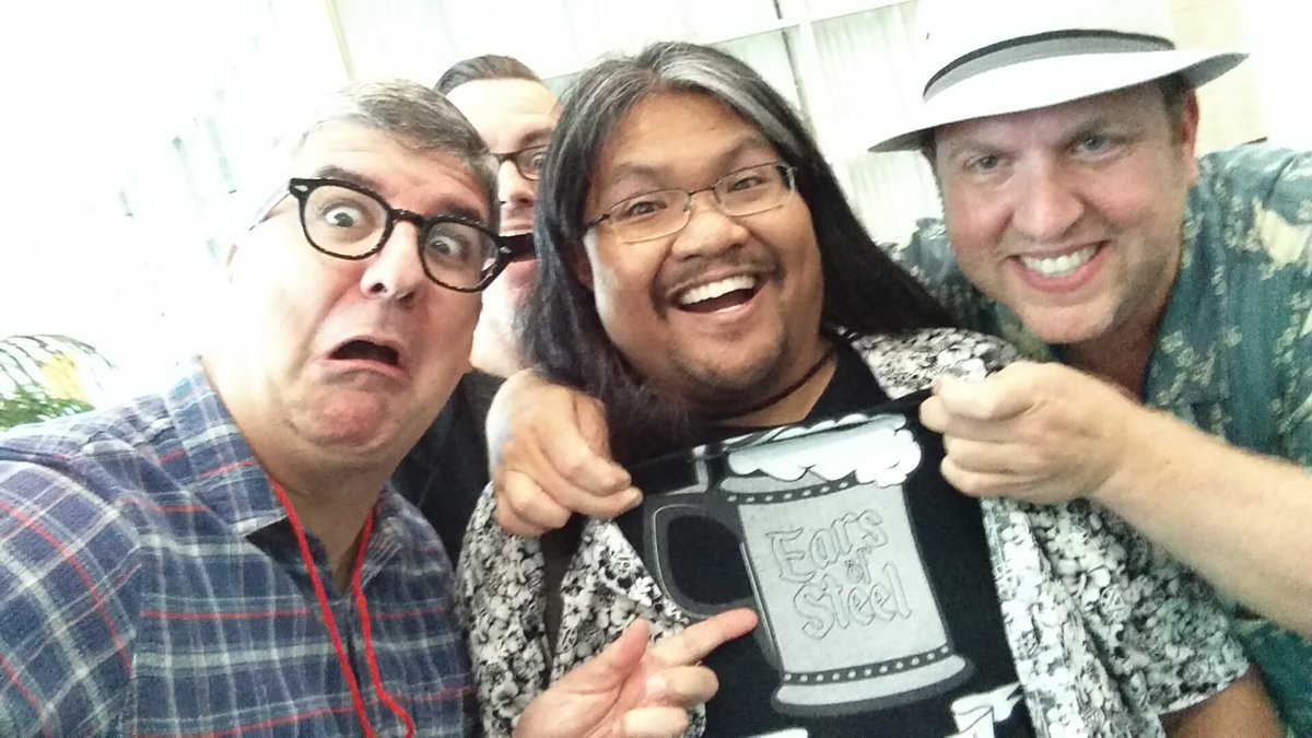 discohirokun's tweet photo. .@BartAScott Happy Birthday from everyone at @Supercon! #EarsOfSteel #DrunkOnDisney https://t.co/5SmG8As49p