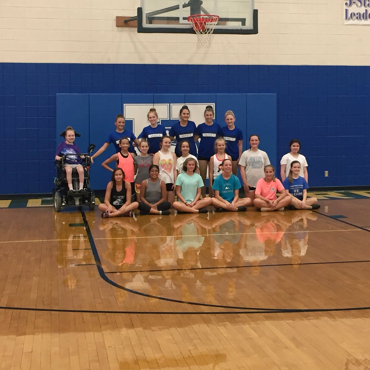 JrHawkettes's tweet photo. Thank you @hawkettesdance for a great #dancecamp!! We are very excited for this year! #bettertogether #jrhawkettes #hawkettes https://t.co/bpBH5uzSe1