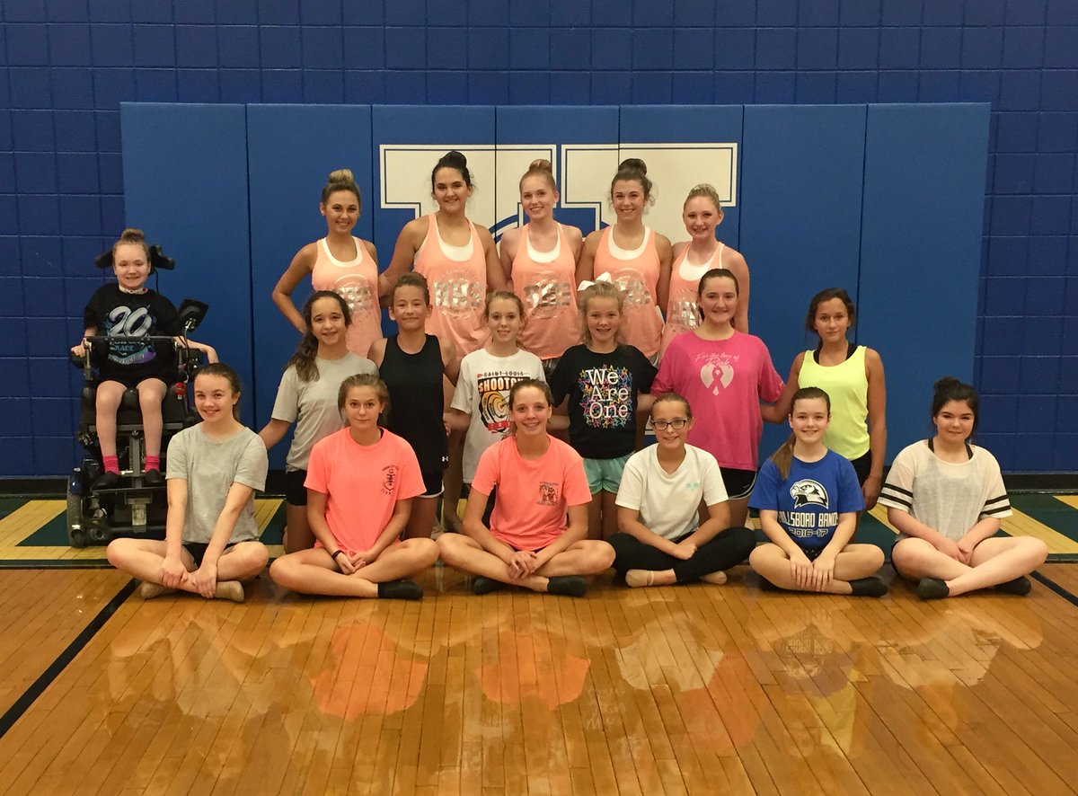 JrHawkettes's tweet photo. Thank you @hawkettesdance for a great #dancecamp!! We are very excited for this year! #bettertogether #jrhawkettes #hawkettes https://t.co/bpBH5uzSe1