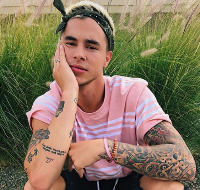 favepersxons's tweet photo. Kian Lawley || Youtuber 
#kianlawley @KianLawley https://t.co/L9ypJS5Njc