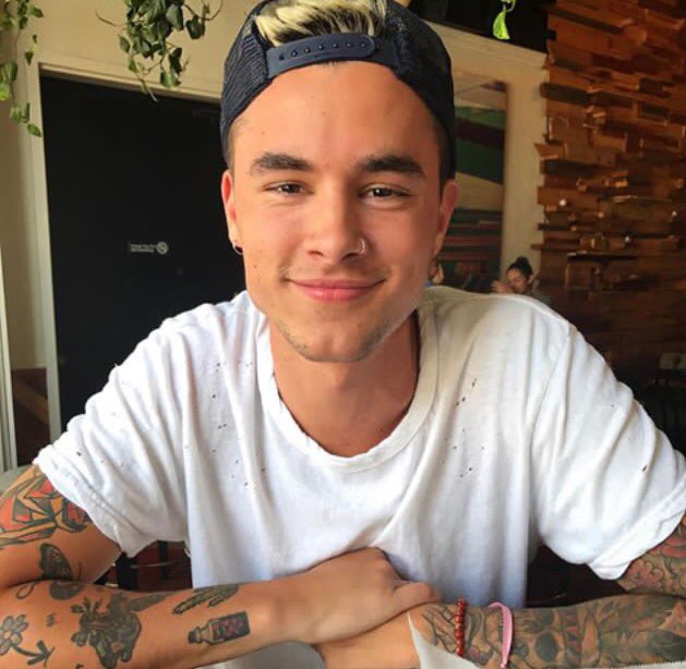 favepersxons's tweet photo. Kian Lawley || Youtuber 
#kianlawley @KianLawley https://t.co/L9ypJS5Njc