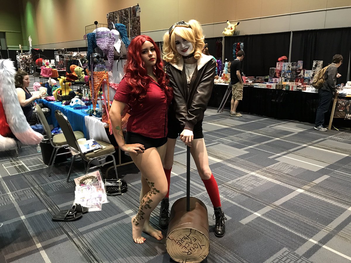 OliviaPurevich's tweet photo. #Ikasucon is going on right now at the Grand Wayne Center. Japanese Anime, Manga and much more! https://t.co/LmzBNf0JFA