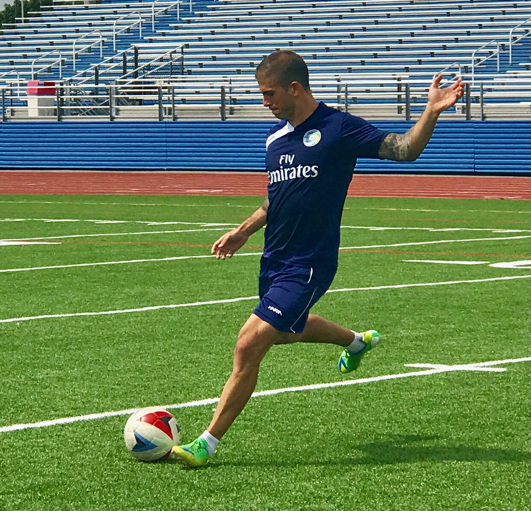 cmendes80's tweet photo. Continue the work and stay positive ....feels great to be back on the pitch 👍 #nycosmos #flyemirates #cm4soccer @NYCosmos @cm4soccer https://t.co/8B8oIjHgQn