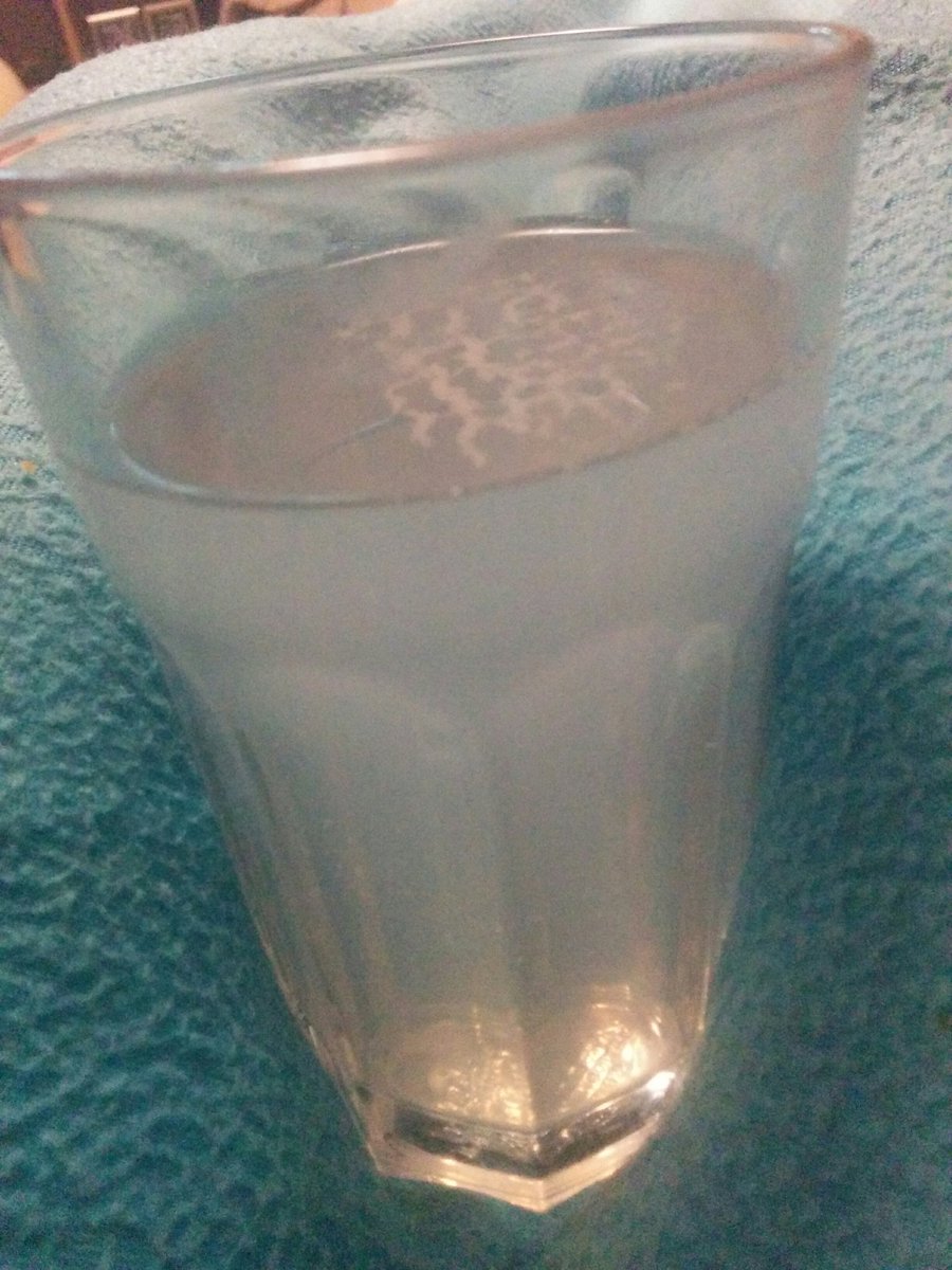 _LineNielsen's tweet photo. @SouthernWater it's been 5 minutes and the tap water is still cloudy and foamy. https://t.co/4JH0ThJmt4