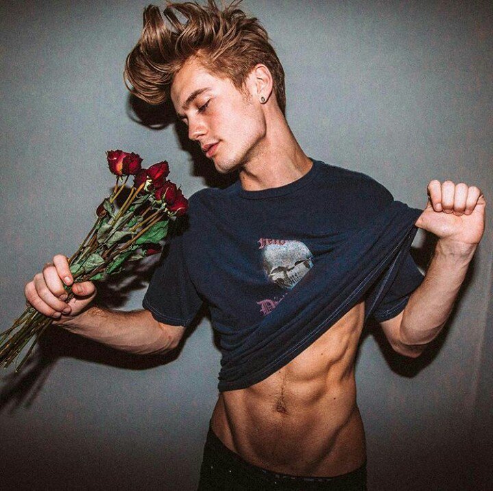 lukeparker069's tweet photo. Chama no probleminha bb 🔥😉 https://t.co/dxGQzqQ2RE
