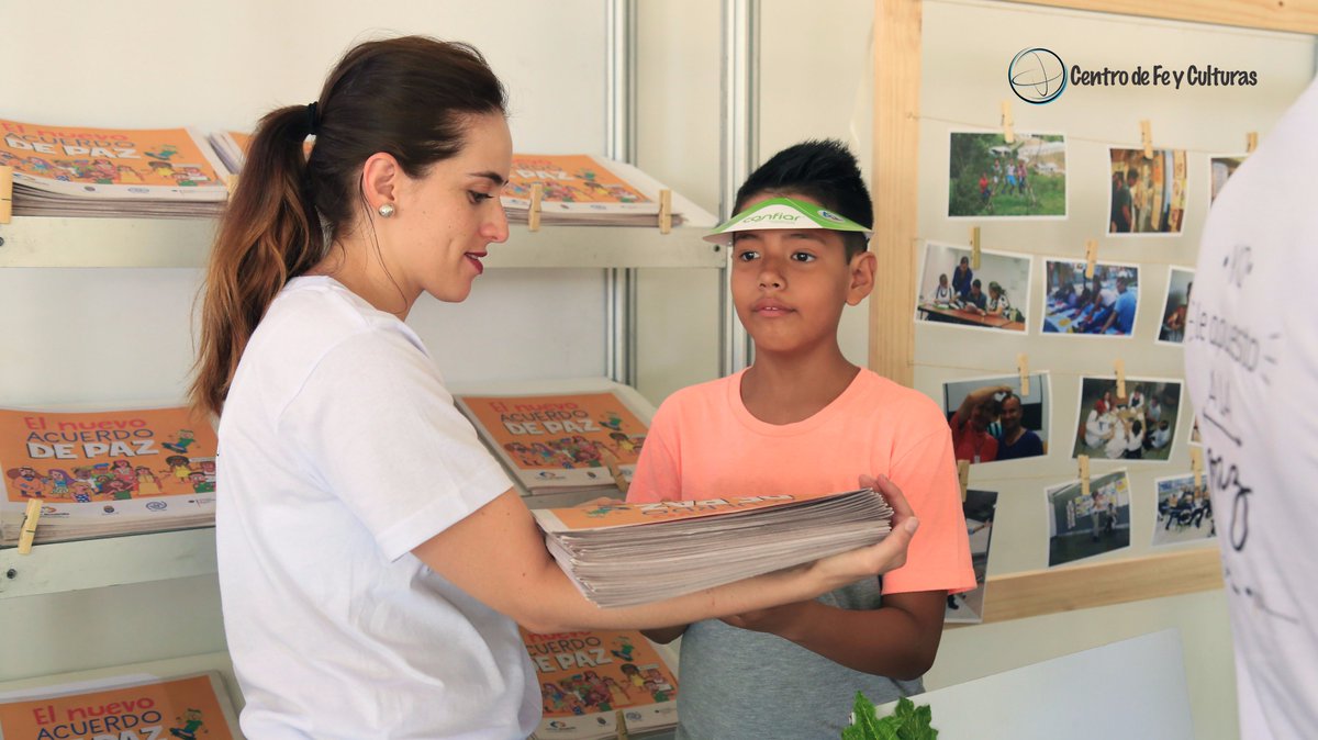comunacuerdo's tweet photo. #Medellin ¡Cómo se vivió el Bazar de la Confianza! #BienExplicadito https://t.co/3MzhM50mqI
