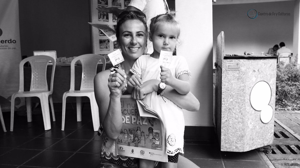 comunacuerdo's tweet photo. #Medellin ¡Cómo se vivió el Bazar de la Confianza! #BienExplicadito https://t.co/3MzhM50mqI