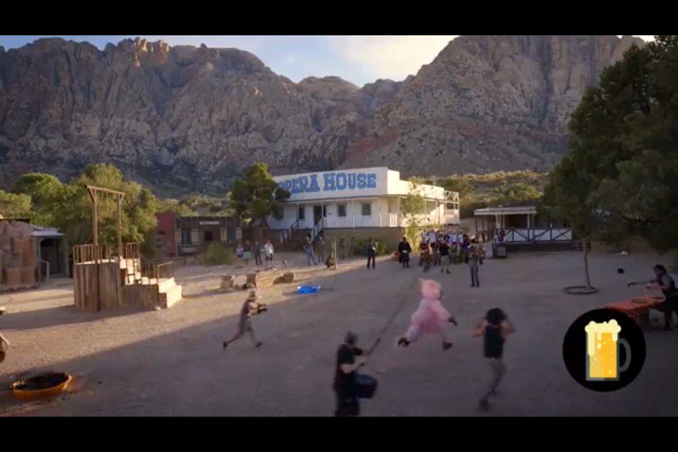 PlaicePlay's tweet photo. Ballerina Pig #SmoshSummerGames #SSGGiveaway @FLitz @smosh https://t.co/AgnAQpjgRw