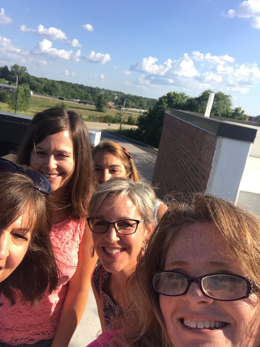 kelli_prade's tweet photo. @StPatSch #StPatProud #wanderwomen Wandering by the highway https://t.co/JsCwwlwN9p