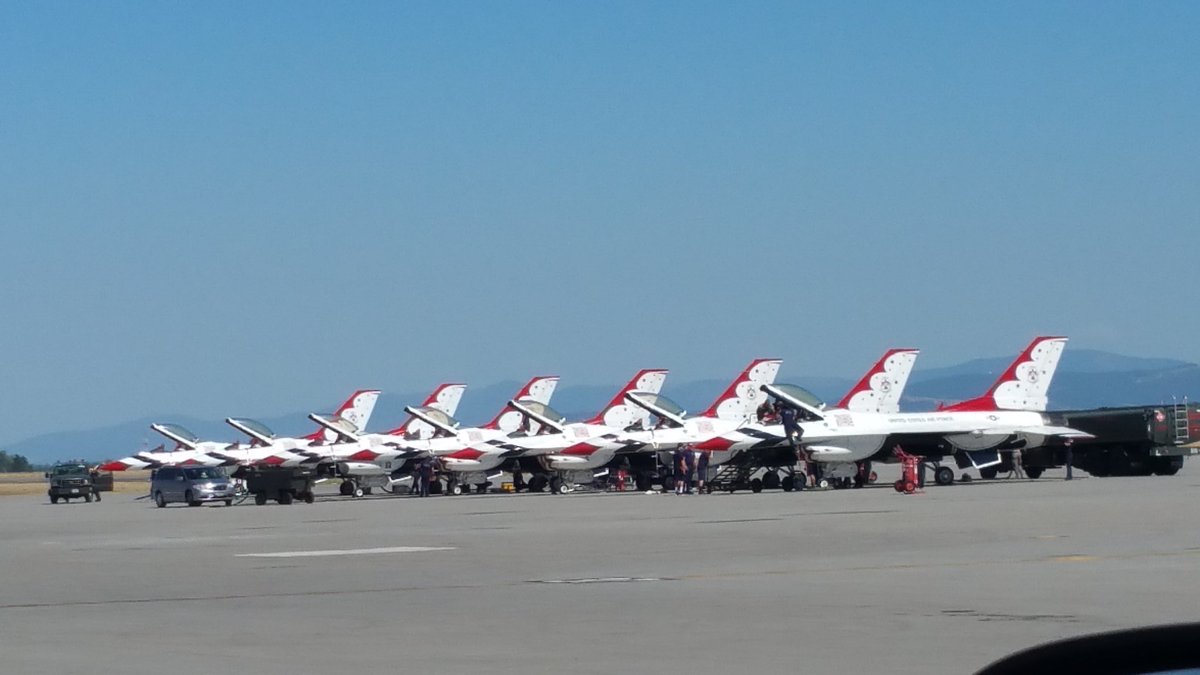 FairchildAFRC's tweet photo. Fairchild AFB  #Skyfest2017 Open to the public 29-30 July.  #thunderbirds  #phenominal #patriotic #truetalent https://t.co/GEaAX177UB