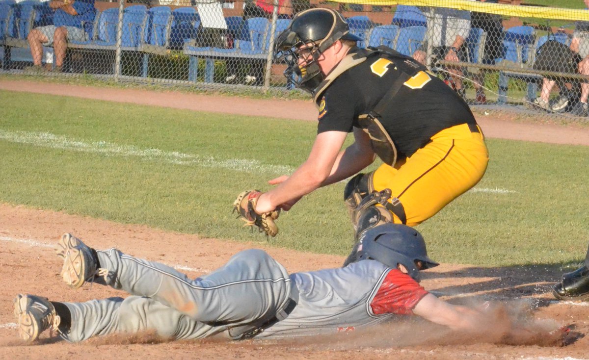 OneidaSports's tweet photo. #LegionBaseball: @SLegbaseball fights to final out in season-ending loss to @rocklandpirates. 
https://t.co/PVx9qzxris https://t.co/Ge33PGyH8R