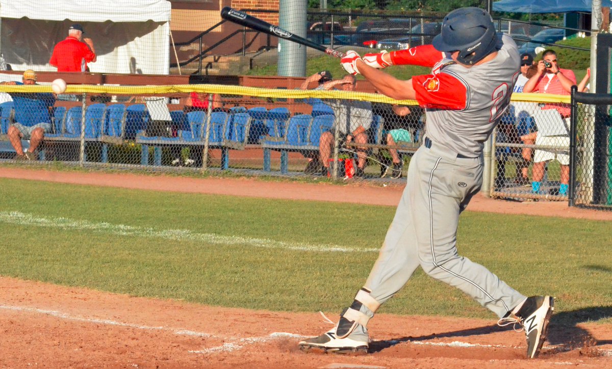 OneidaSports's tweet photo. #LegionBaseball: @SLegbaseball fights to final out in season-ending loss to @rocklandpirates. 
https://t.co/PVx9qzxris https://t.co/Ge33PGyH8R