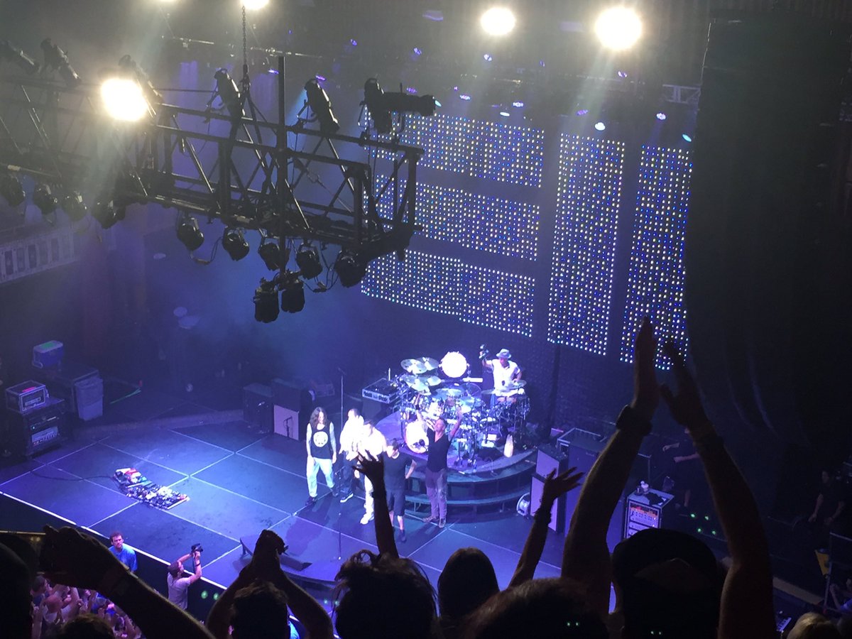 LuckyGirl311's tweet image. Tonight was probably best @311 concert yet! #excitableones