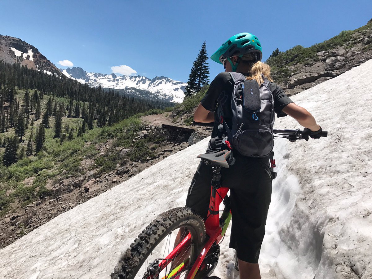 FUGOOlife's tweet photo. Proven fact: music makes you shred βπΌ #fugooGO #fugoo #mtb #music #adventure #outdoors #cycling #mammoth https://t.co/rUTKPlI2EE