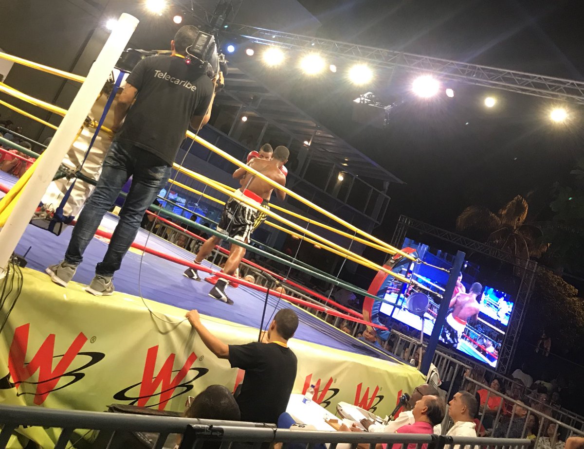 lozanocamilo's tweet photo. #BoxeodeElite en @rio_casino Cartagena @WRadioColombia https://t.co/5CMJ8KvFad
