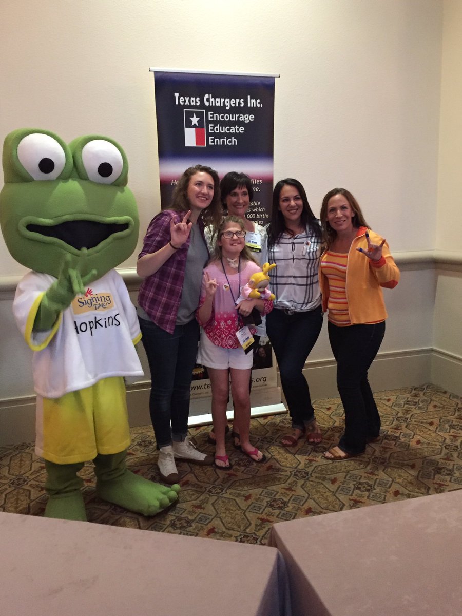 CADeafblind's tweet photo. Rachel Coleman from Signing Times was the highlight of Friday's Family nite at @chargesyndrome conference #chargeinorlando17 #SigningTimes https://t.co/5hxQIWA50j