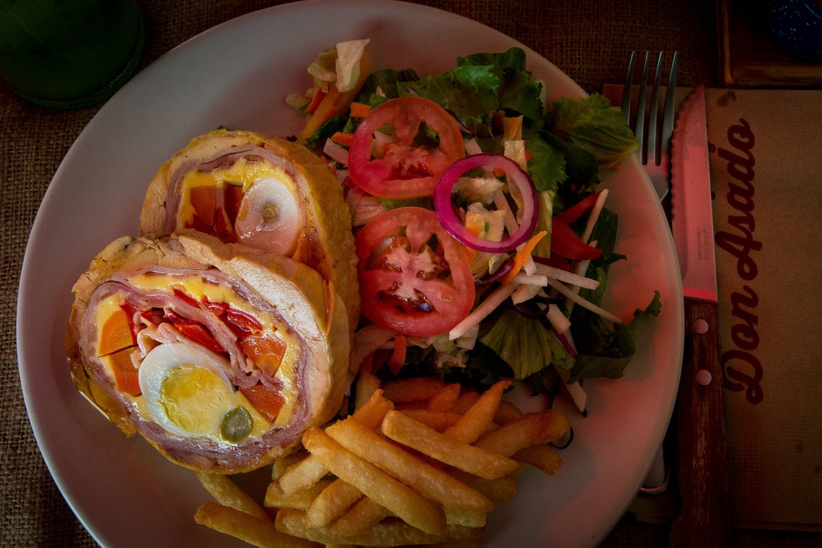 El Arrollado de Pollo es un típico platillo uruguayo que incluye jamón, queso, morrón y huevo duro #foodporn #uruguay #mexico #cdmx